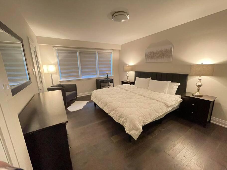 3-Bedroom Modern Luxury Apartment In The Heart Of City 토론토 외부 사진