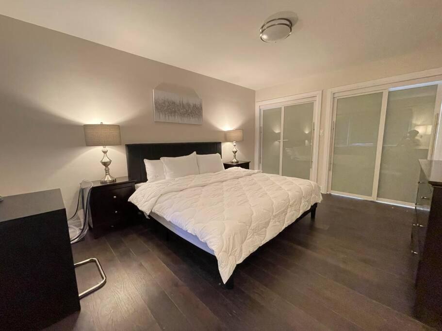 3-Bedroom Modern Luxury Apartment In The Heart Of City 토론토 외부 사진