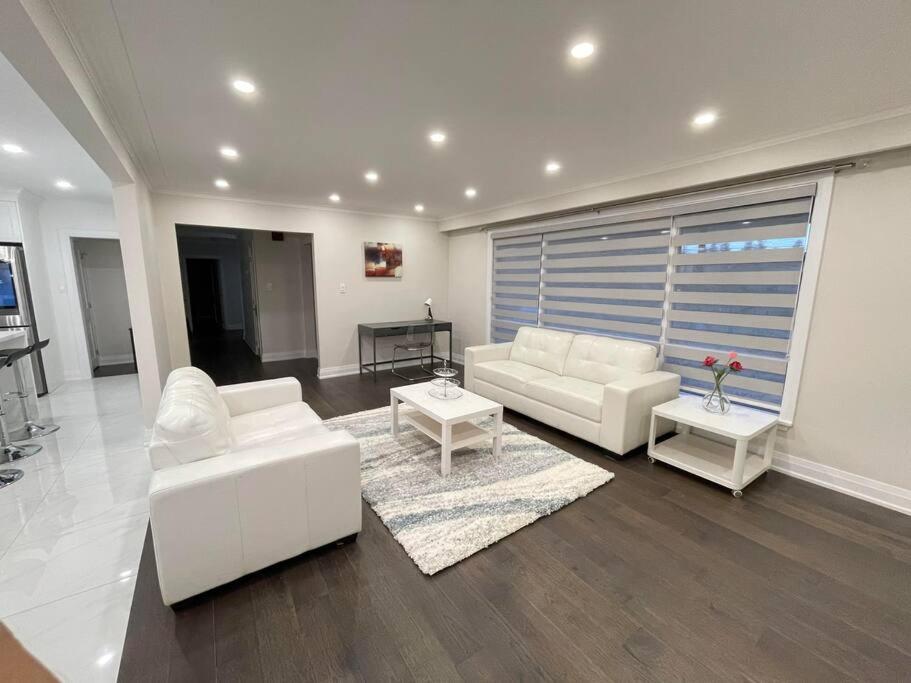 3-Bedroom Modern Luxury Apartment In The Heart Of City 토론토 외부 사진